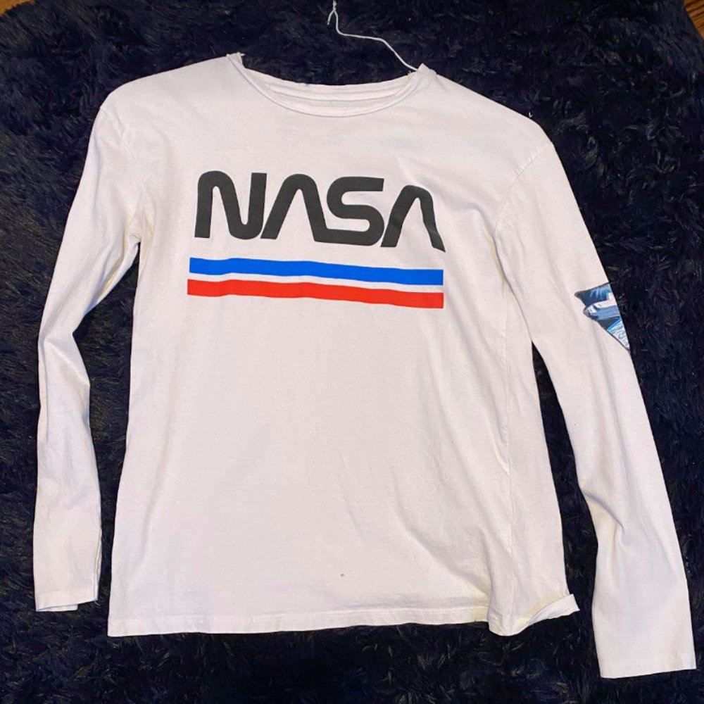 ✨ White Nasa long-sleeve shirt